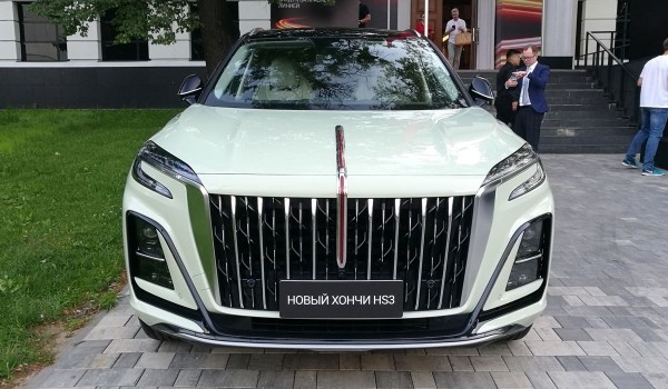 На российский рынок выходит кроссовер Hongqi HS3