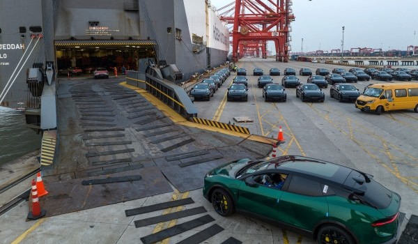 Дайджест дня: особые Maserati MC20, Cybertruck в полиции и другие события индустрии Дайджест дня: особые Maserati MC20, Cybertruck в полиции и другие события индустрии