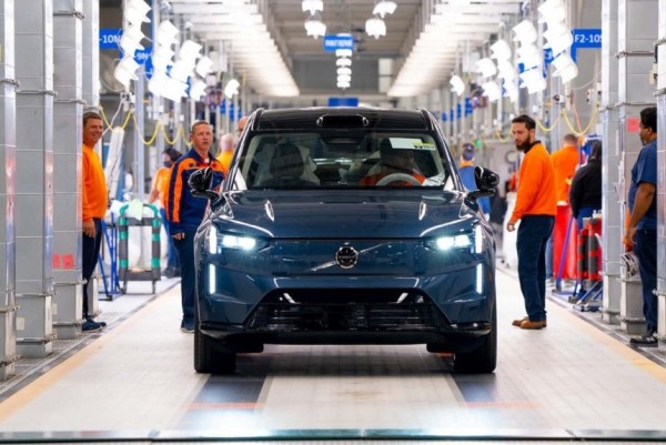 Дайджест дня: Volvo EX90 на конвейере, гиперкар Cadillac и другие события индустрии