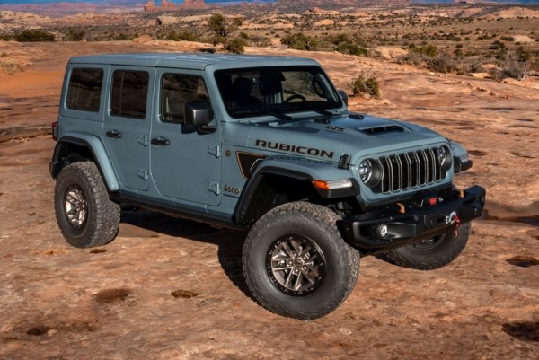 Jeep Wrangler с двигателем Hemi V8 возвращается в строй Jeep Wrangler с двигателем Hemi V8 возвращается в строй