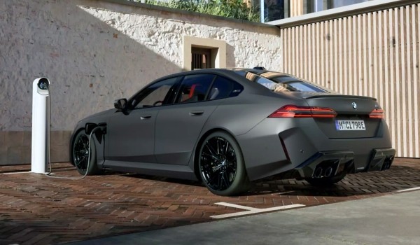 Новый BMW M5 оказался медленнее предшественника