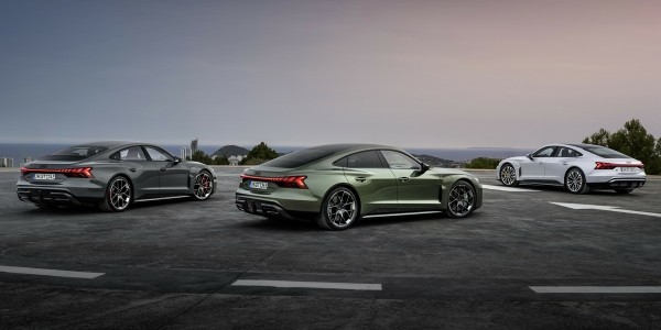 Обновленный седан Audi e-tron GT представлен в трех версиях Обновленный седан Audi e-tron GT представлен в трех версиях