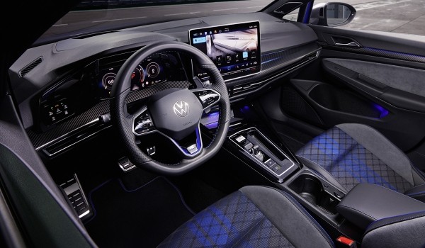 Volkswagen Golf R стал мощнее после обновления Volkswagen Golf R стал мощнее после обновления