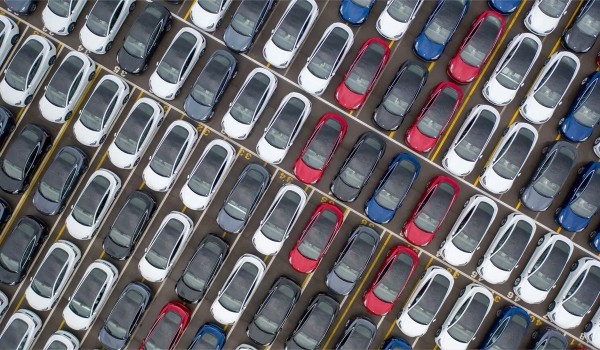 Дайджест дня: самый дорогой Hongqi, катер Abarth и другие события индустрии Дайджест дня: самый дорогой Hongqi, катер Abarth и другие события индустрии