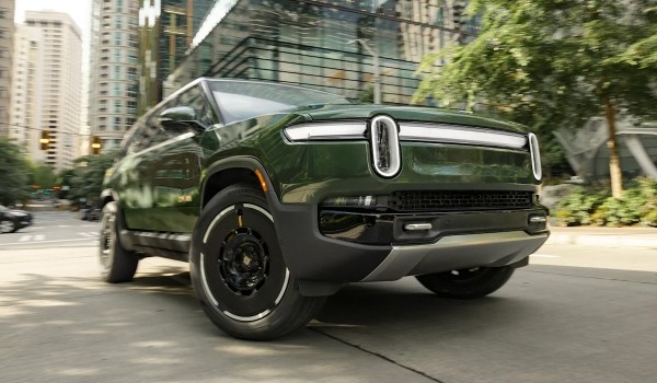 Представлены обновленные электромобили Rivian R1S и R1T Представлены обновленные электромобили Rivian R1S и R1T