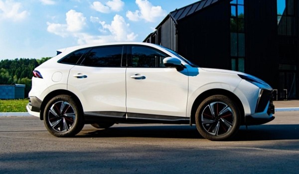 Dongfeng использует человекоподобного робота с искусственным интеллектом для сборки автомобилей Dongfeng использует человекоподобного робота с искусственным интеллектом для сборки автомобилей