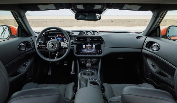 Nissan Z обрел ностальгическую версию, а GT-R покидает США Nissan Z обрел ностальгическую версию, а GT-R покидает США