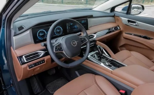 Эксперт назвал странности нового минивэна Haima 7X