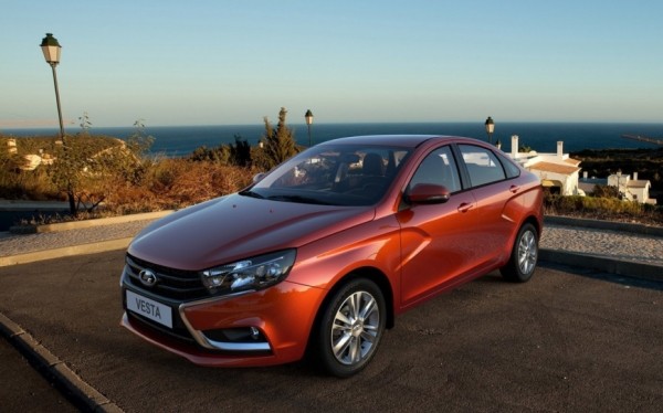 Эксперты ответили, почему Lada Vesta в Беларуси стоит на 400 тысяч дешевле, чем в России