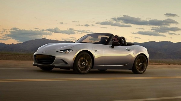 Эта Miata 1990 года выпуска выглядит почти как новая и она продана за 40 000 долларов Эта Miata 1990 года выпуска выглядит почти как новая и она продана за 40 000 долларов