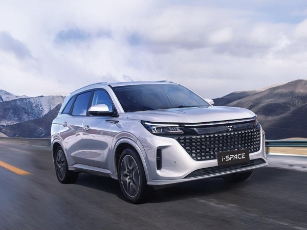 Гибридный кроссовер Evolute на замену «китайцам» к лету резко подешевел Гибридный кроссовер Evolute на замену «китайцам» к лету резко подешевел