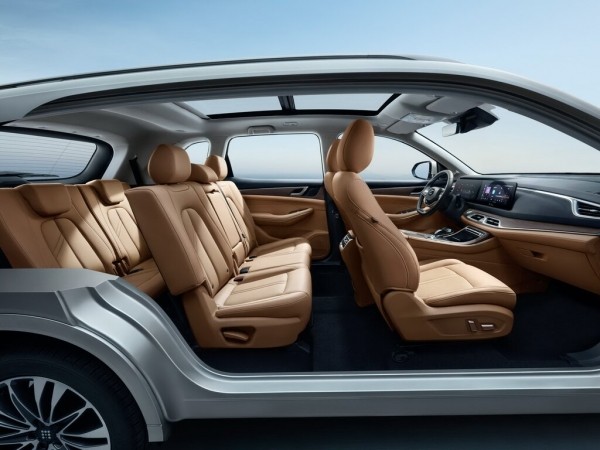 Гибридный кроссовер Evolute на замену «китайцам» к лету резко подешевел Гибридный кроссовер Evolute на замену «китайцам» к лету резко подешевел