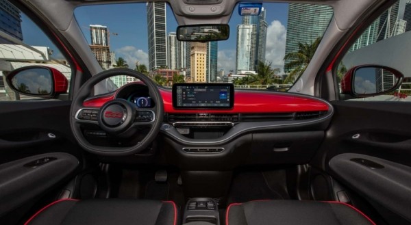 Городскую модель Fiat 500e переведут с электричества обратно на бензин Городскую модель Fiat 500e переведут с электричества обратно на бензин