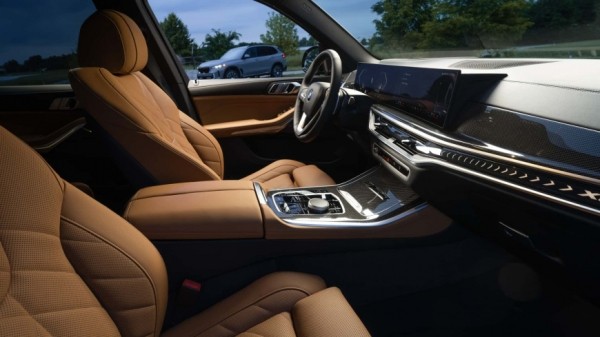 Кроссовер BMW X5 получил крутую внедорожную версию Кроссовер BMW X5 получил крутую внедорожную версию