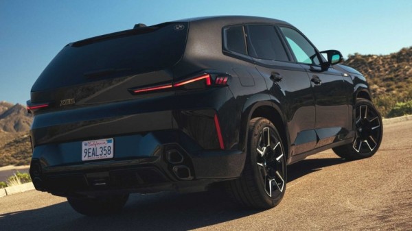 На аренду крутого кроссовера BMW XM можно получить огромную скидку 