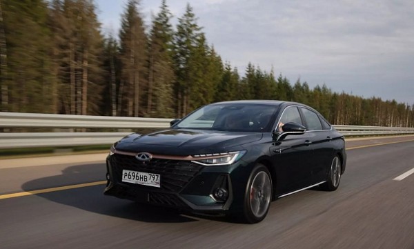 Популярный китайский кроссовер в июне стали продавать с большой скидкой Популярный китайский кроссовер в июне стали продавать с большой скидкой