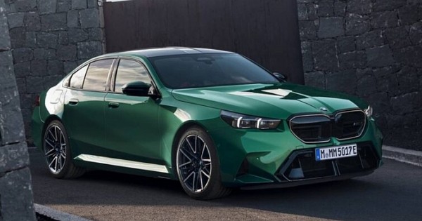 Посмотрите, как мощнейший BMW M3 CS врезался в ограничитель скорости на автобане