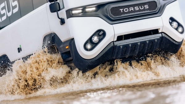 Посмотрите, на что способен этот безумный внедорожный автобус 