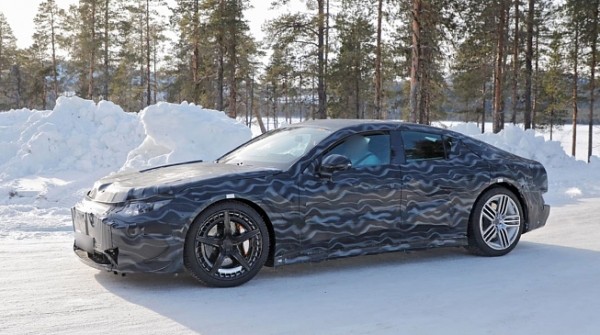 Посмотрите за сборочным процессом легендарного мотора V8 от AMG 