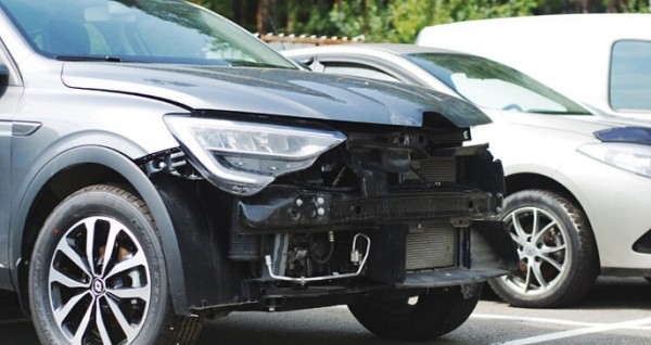 В ГИБДД просят водителей складывать зеркала на парковке. И вот почему В ГИБДД просят водителей складывать зеркала на парковке. И вот почему