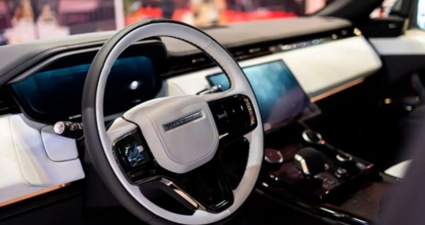 Взгляните на этот новый Range Rover Sport с производительным двигателем