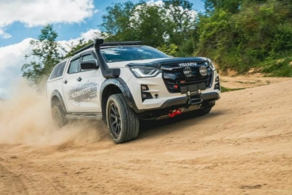 Пикап Isuzu D-Max обрел вездеходную версию Mudmaster Пикап Isuzu D-Max обрел вездеходную версию Mudmaster