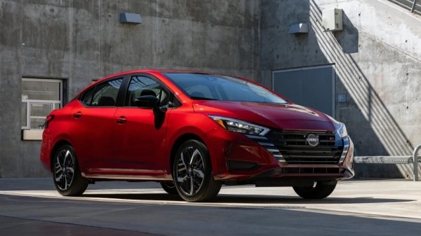 В США взлетели продажи компактных и дешевых автомобилей В США взлетели продажи компактных и дешевых автомобилей