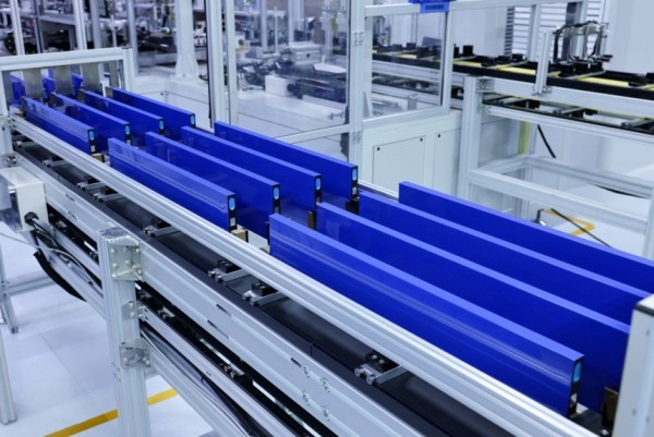 Компания Geely представила морозоустойчивую батарею Short Blade