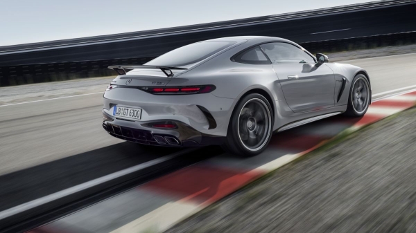 Представлен трековый суперкар Mercedes-AMG GT 63 Pro Представлен трековый суперкар Mercedes-AMG GT 63 Pro