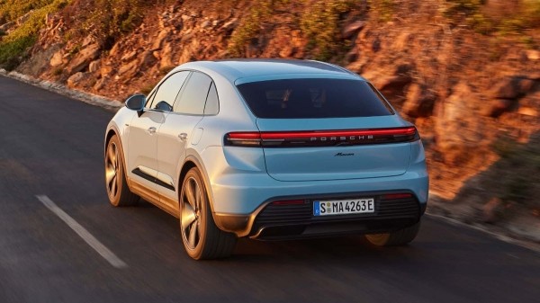 Porsche Macan в новых версиях: дешевле и дальнобойнее Porsche Macan в новых версиях: дешевле и дальнобойнее