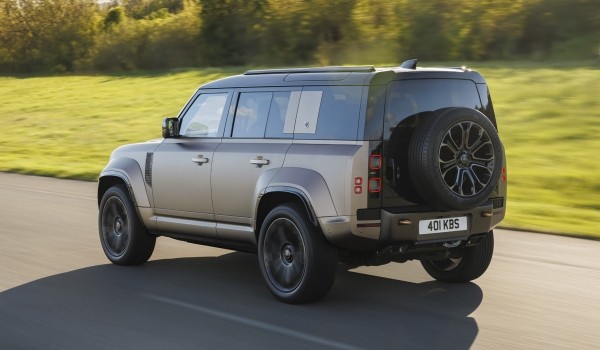 Land Rover Defender Octa: новая экстремальная топ-версия Land Rover Defender Octa: новая экстремальная топ-версия