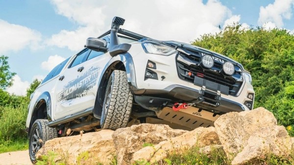 Пикап Isuzu D-Max обрел вездеходную версию Mudmaster Пикап Isuzu D-Max обрел вездеходную версию Mudmaster