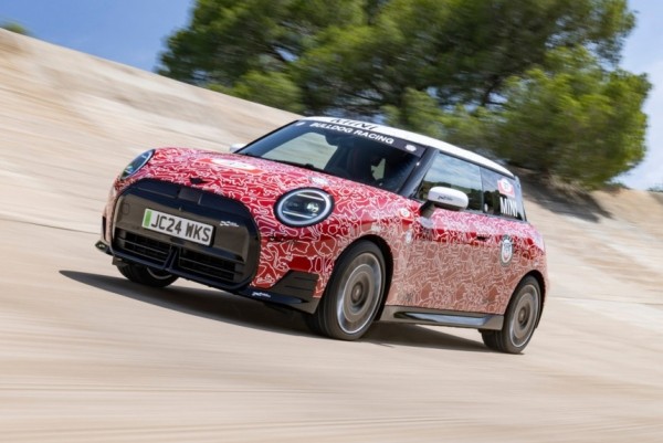 Хот-хэтч Mini John Cooper Works E: теперь и на батарейках