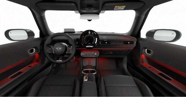 Обычный Mini Cooper прикинулся хот-хэтчем John Cooper Works Обычный Mini Cooper прикинулся хот-хэтчем John Cooper Works