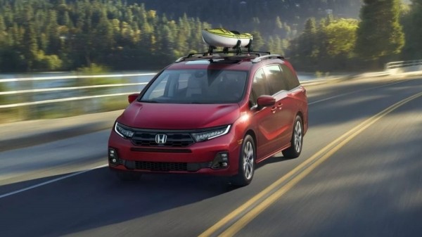 Американский минивэн Honda Odyssey обновлен во второй раз Американский минивэн Honda Odyssey обновлен во второй раз