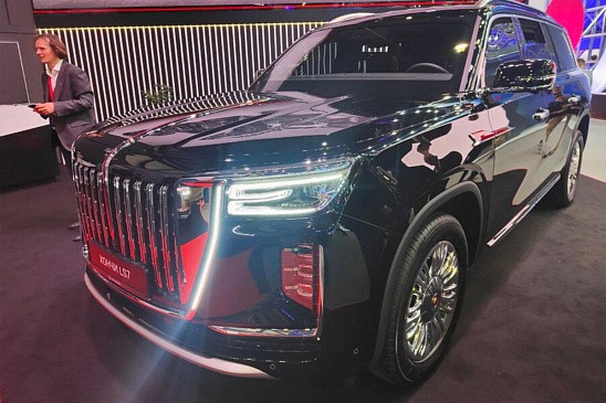 Дилеры резко снизили цены на кроссовер Hongqi HS5 в России