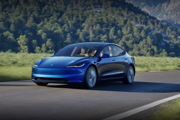 Седан Tesla Model 3 обрел самую дальнобойную версию Седан Tesla Model 3 обрел самую дальнобойную версию
