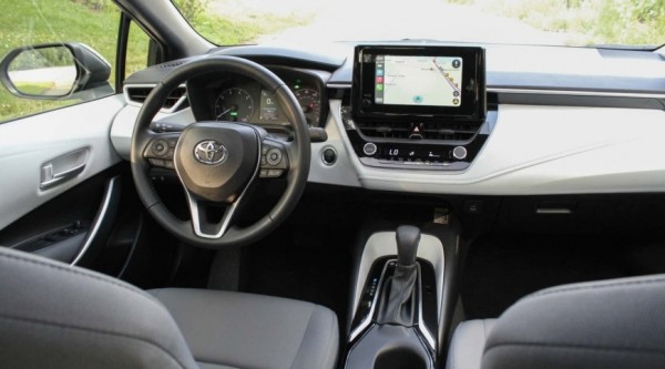 Эксперты протестировали новую экономичную Toyota Corolla Hybrid