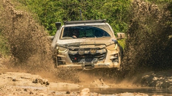 Пикап Isuzu D-Max обрел вездеходную версию Mudmaster Пикап Isuzu D-Max обрел вездеходную версию Mudmaster