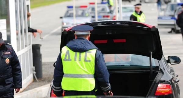 Капитан полиции ответил, почему запрещено открывать багажник по требованию инспектора Капитан полиции ответил, почему запрещено открывать багажник по требованию инспектора