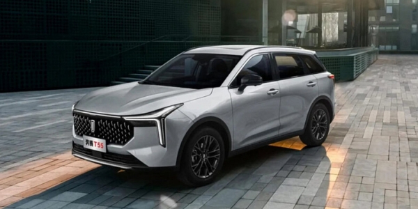 На дорогах Москвы замечен лифтбек FAW с шильдиком LADA