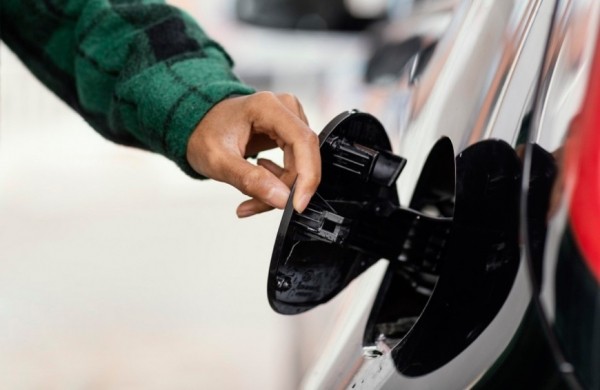 Сколько километров можно проехать на автомобиле с горящей лампочкой топлива