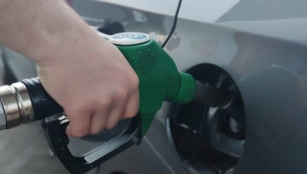 Сколько километров можно проехать на автомобиле с горящей лампочкой топлива