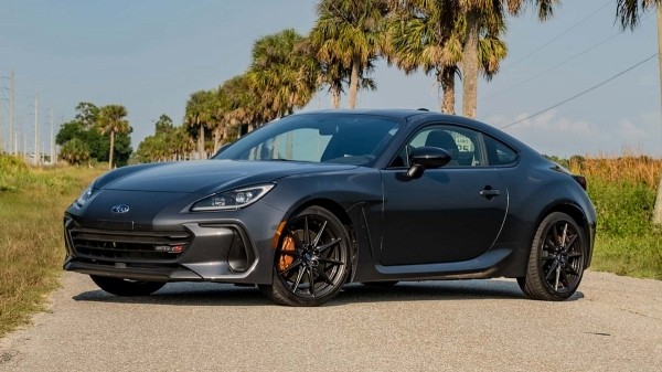 Спортивное купе Toyota GR86 намного популярнее Subaru BRZ. В чем его секрет Спортивное купе Toyota GR86 намного популярнее Subaru BRZ. В чем его секрет