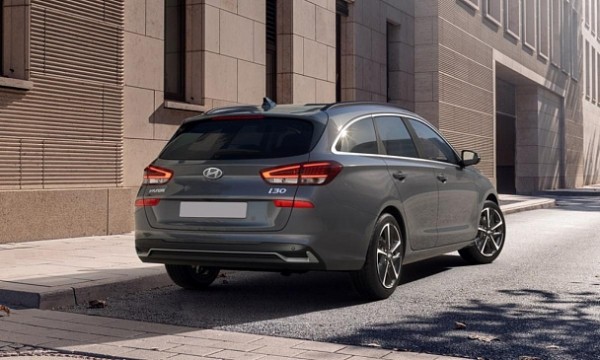 В России резко подешевел минивэн Hyundai Custin В России резко подешевел минивэн Hyundai Custin