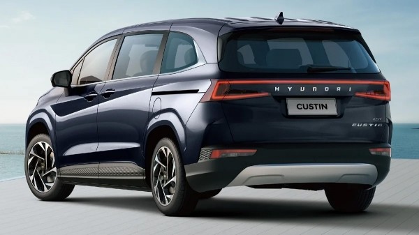 В России резко подешевел минивэн Hyundai Custin В России резко подешевел минивэн Hyundai Custin