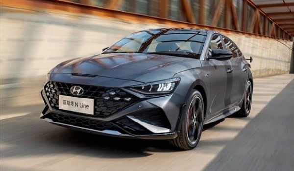 В Россию приехал кроссовер Hyundai Santa Fe по привлекательной цене