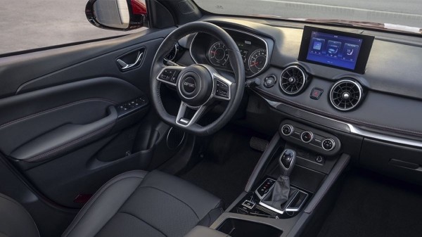 В России начались продажи компактных кроссоверов DFSK 500 В России начались продажи компактных кроссоверов DFSK 500