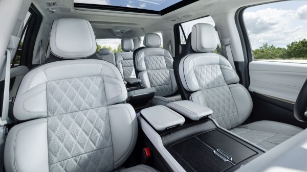 Показан глубоко модернизированный внедорожник Lincoln Navigator Показан глубоко модернизированный внедорожник Lincoln Navigator