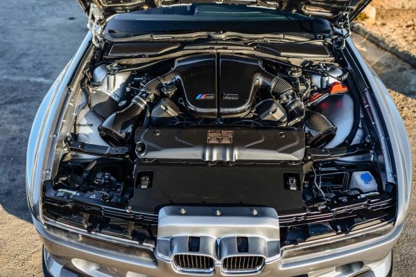 В США построили классическую «восьмерку» BMW с двигателем V10 В США построили классическую «восьмерку» BMW с двигателем V10